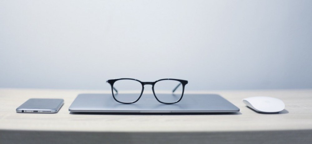 faq-glasses on laptop